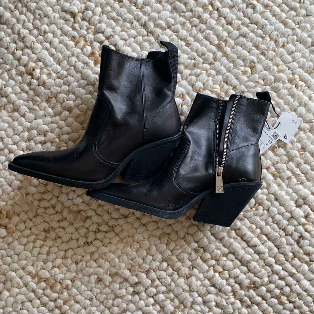 Zara Black leather pointed booties zippered